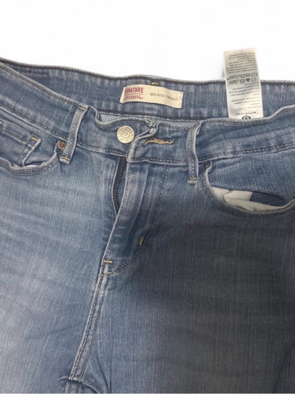 Levi's Women's Straight Leg Jeans in Faded Blue